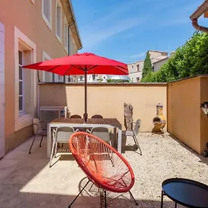 town-house-loft-in-the-historic-center-of-lisle-sur-la-sorgue.fr-provencehotel.com/